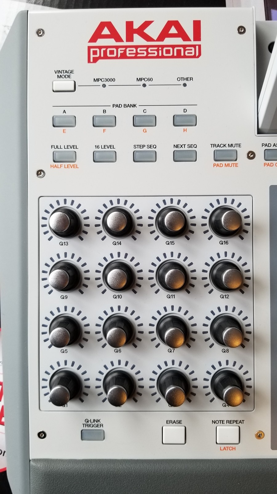 Akai MPC Renaissance Music Production Controller PADS in Box CDs Included