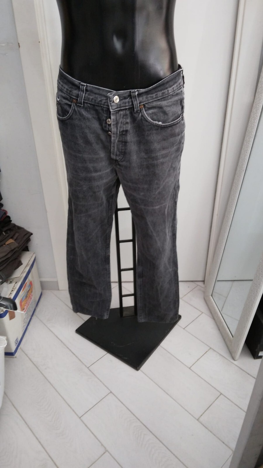 Levi's (Model 501) Vintage Women's Jeans Pants Size W28-L36 Levi's (Model 501) Vintage Women's Jeans Pants Size W28-L36