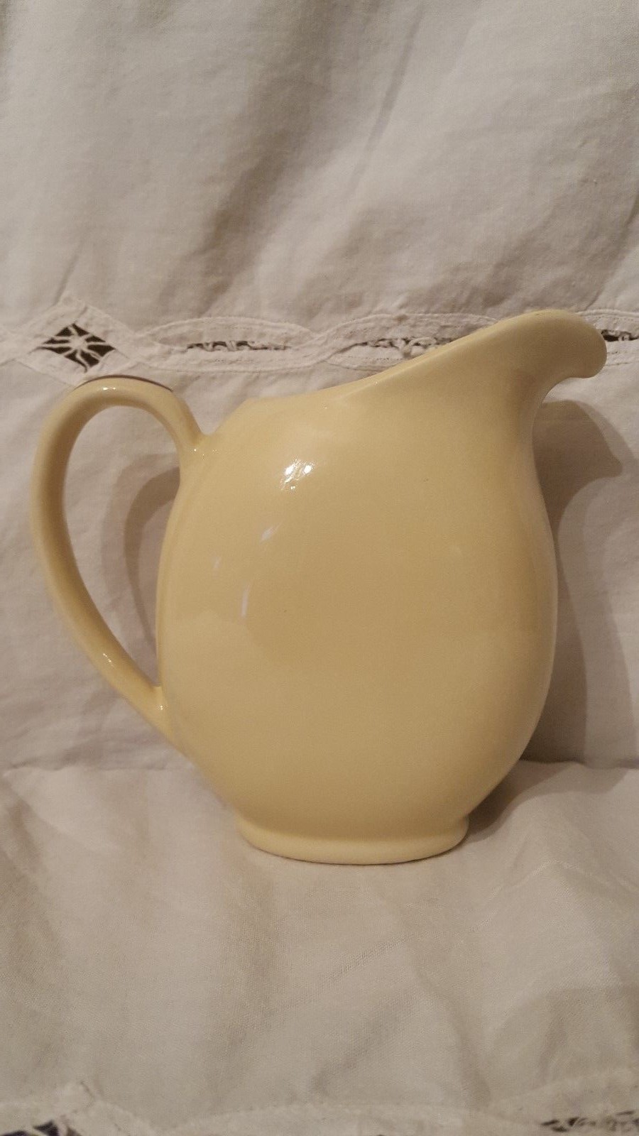 Vintage Shawnee pottery Water Pitcher Vase Flower detail Mint Condition