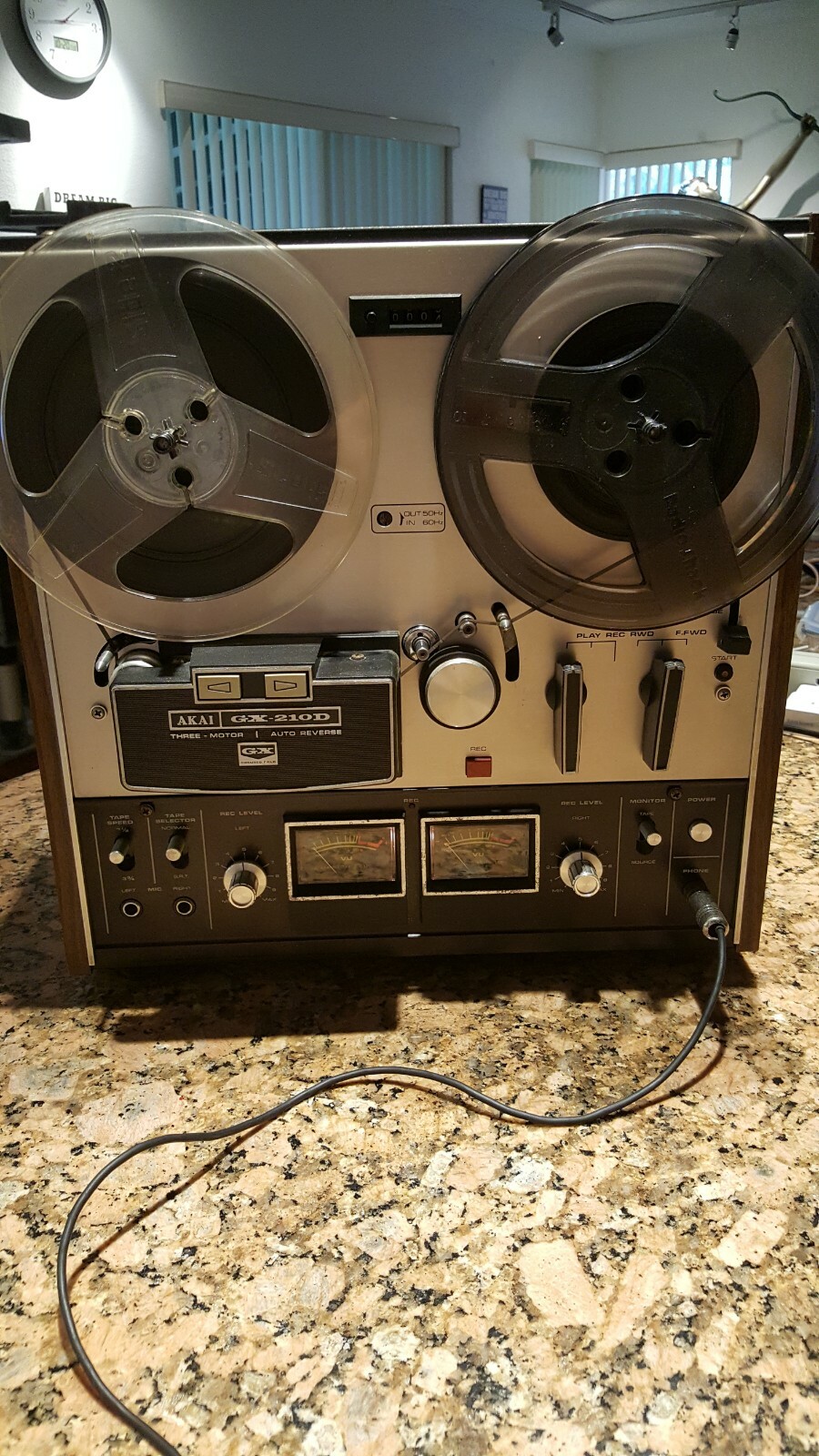 AKAI GX-210D AUTO-REVERSE/3 MOTOR STEREO TAPE DECK REEL-TO AKAI GX-210D AUTO-REVERSE/3 MOTOR STEREO TAPE DECK REEL-TO