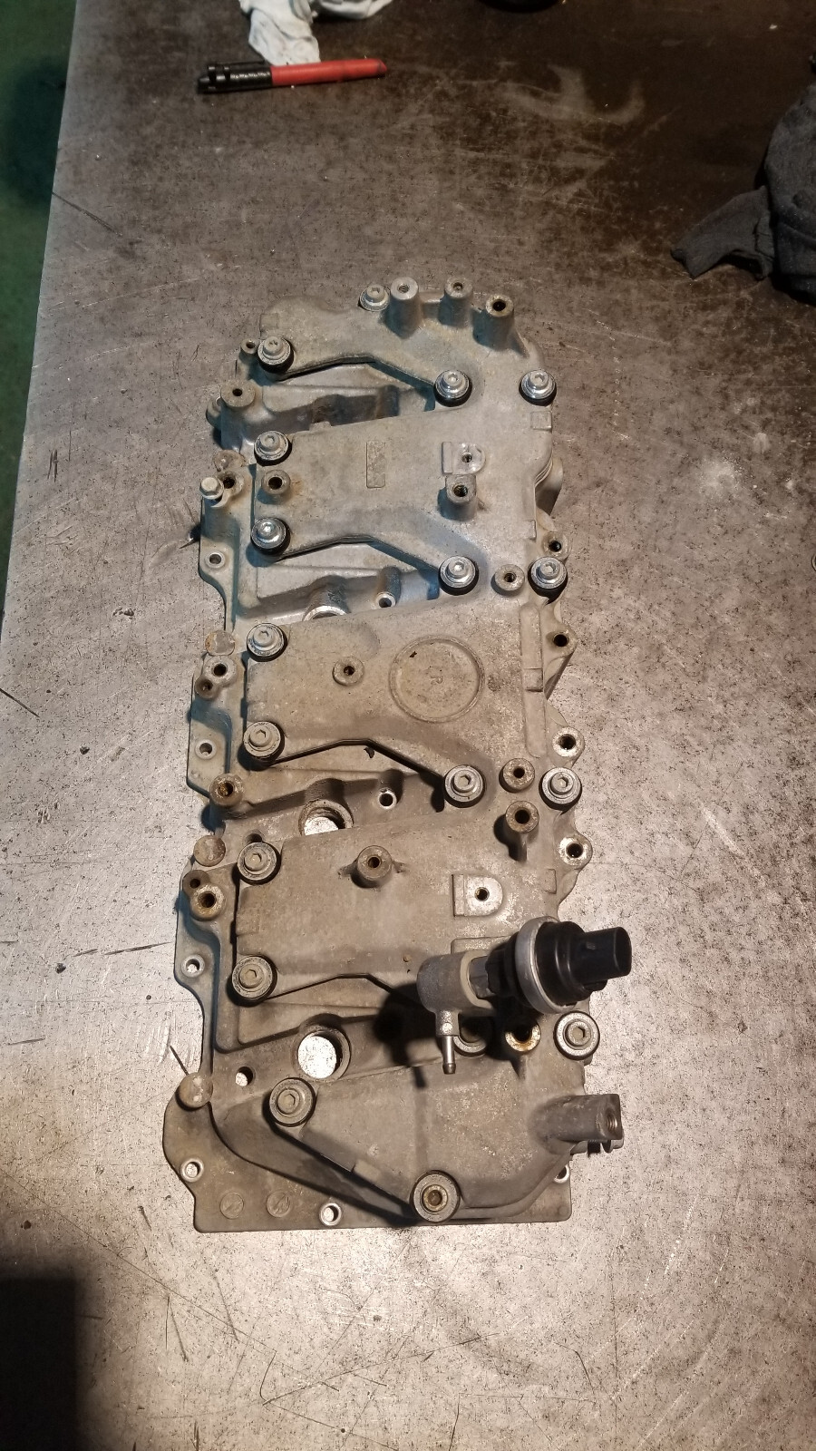 2011-2015 DURAMAX 6.6 6.6L DIESEL LML VALVE COVER & SPACER RH PASSENGER - Picture 3 of 9