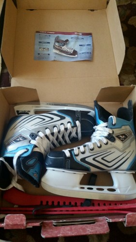 CCM Vector 3.0 NHL 88 ICE Hockey Ice Skates jr size 4