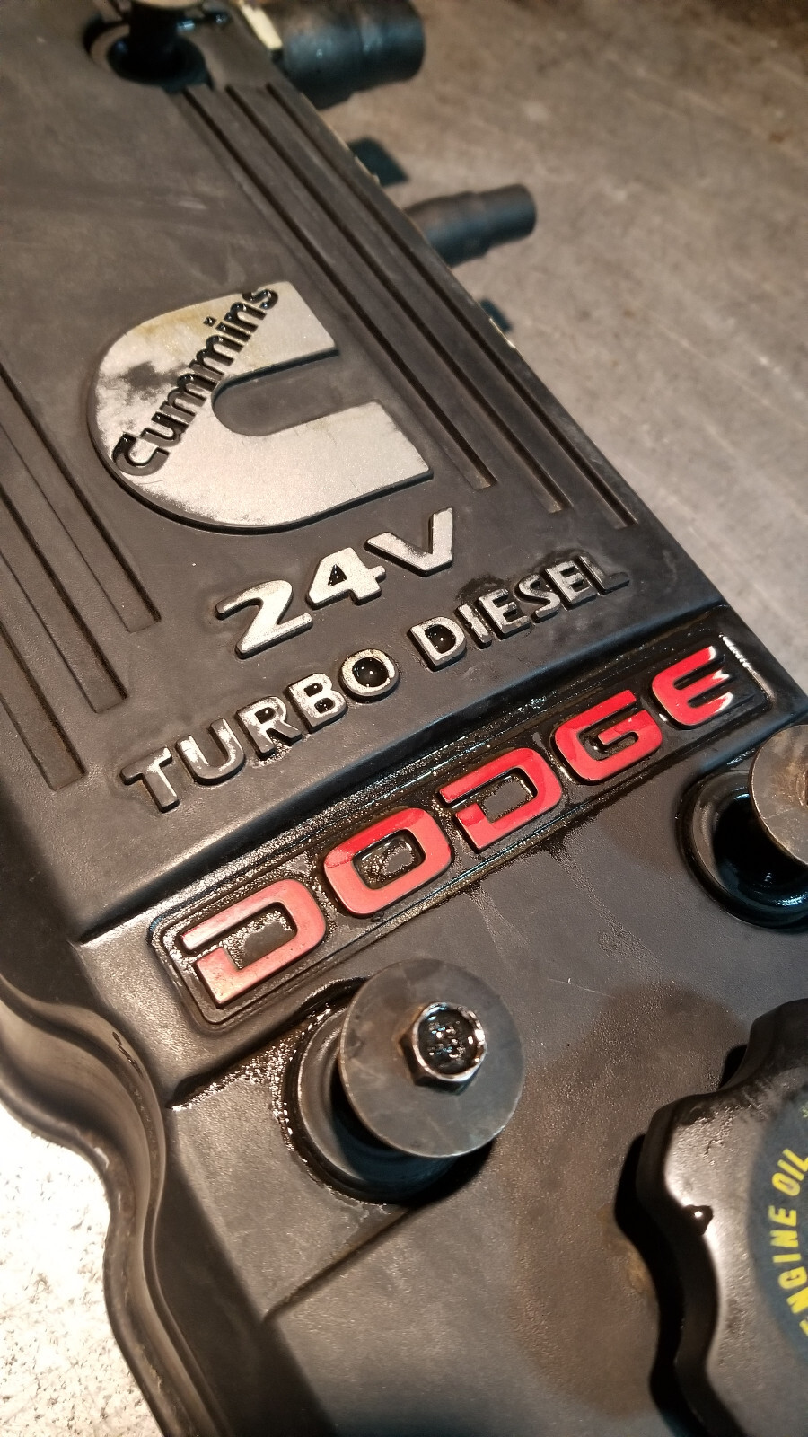 Dodge Ram 5.9L Cummins USED VALVE COVER ASSEMBLY 2005-07 4931453 4931454 - Picture 7 of 12