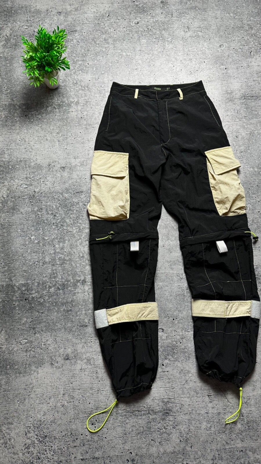 y2k archive levi's cargo pants goodフェード Levis Cargo Pants Mens 34x30 Cream Loose Straight Y2K Baggy