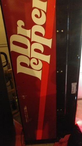 Dixie Narco 276-d3 Dr pepper front Soda Vending Machine Used.