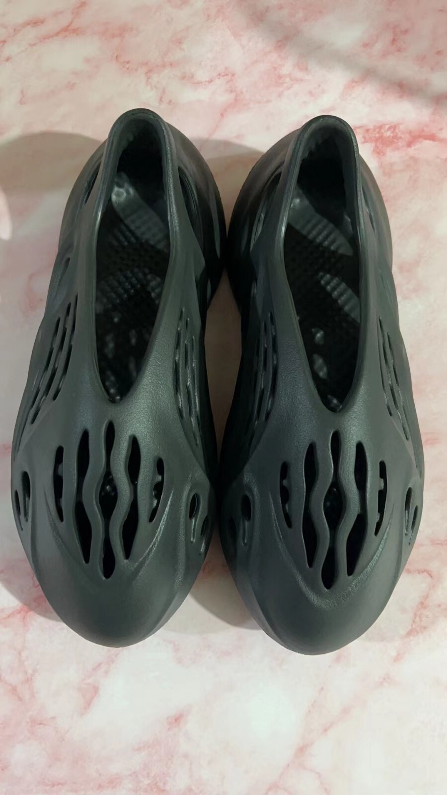 Yeezy Foam Runner Onyx Black size 8 | eBay display picture 1