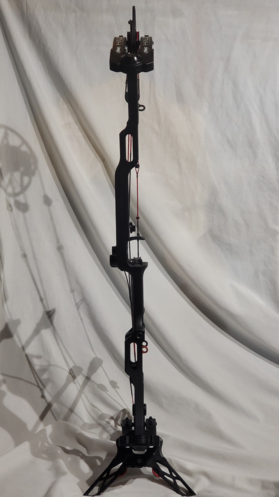 Mathews Halon 32 7 Right Hand Black Riser, black Limbs. Qad Rest, 70#, 29.5 draw