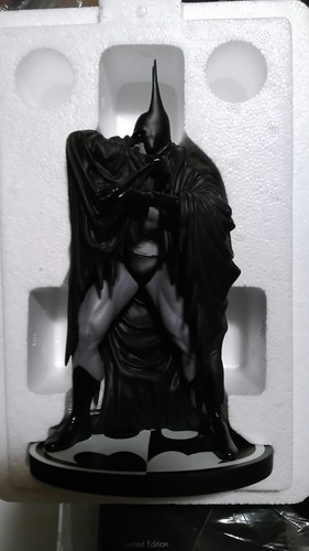 DC Direct Batman Black and White: Kelley Jones Statue 1st Edition