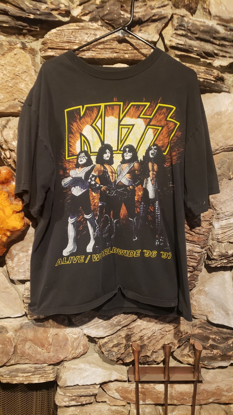 Vintage KISS Alive Worldwide 1996 Tour Shirt Setting Vintage KISS Alive Worldwide 1996 Tour Shirt Setting