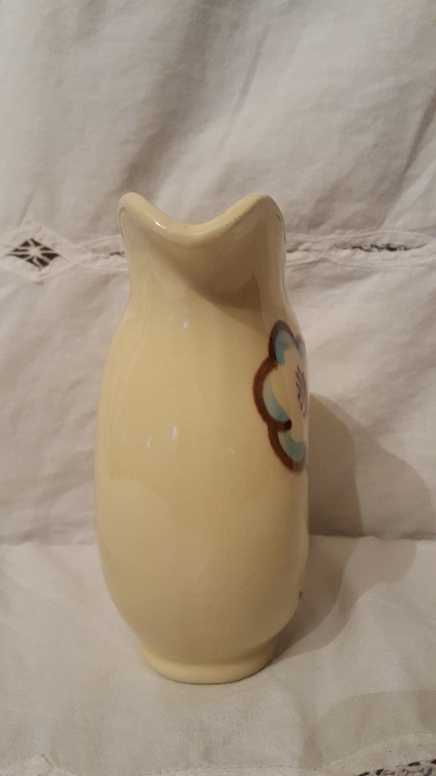 Vintage Shawnee pottery Water Pitcher Vase Flower detail Mint Condition