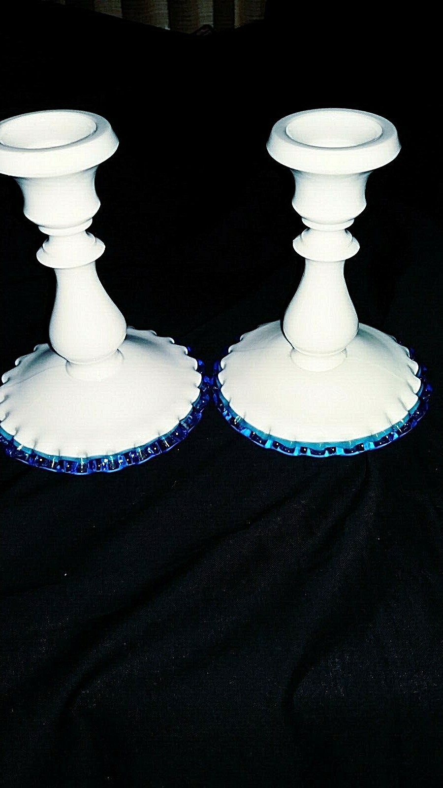 VINTAGE FENTON RUFFLED BLUE CREST WHITE MILK GLASS CANDLE STICK HOLDER PAIR