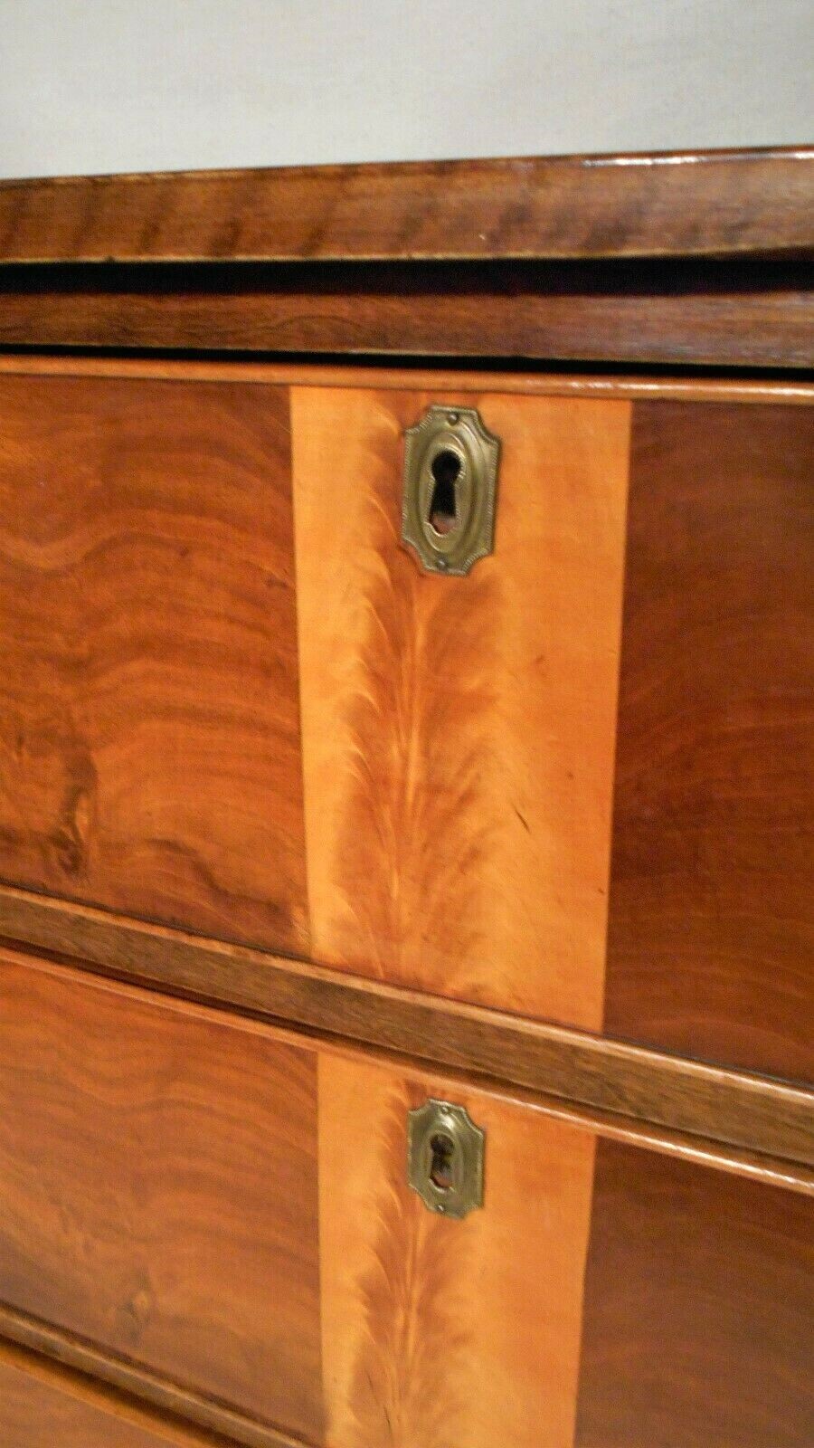 ANTIQUE 18th CENTURY AMERICAN HEPPLEWHITE MAHOGANY & FLAME BIRCH 4 DRAWER CHEST