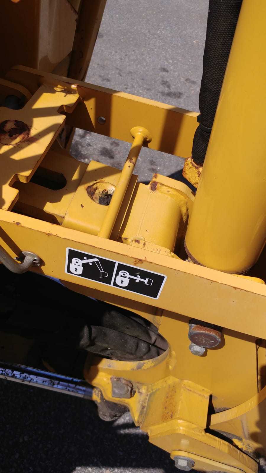 JOHN DEERE HYDRAULIC BACKHOE ATTACHMENT