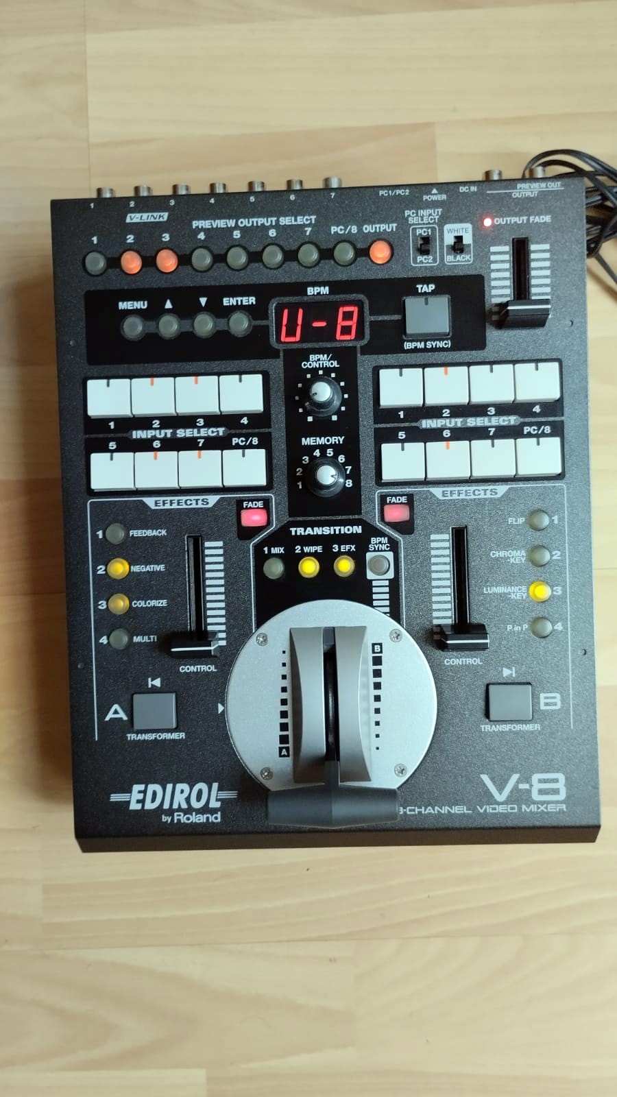 EDIROL V-8 8チャンネルビデオミキサー Roland Edirol V8 8 Channel Video Switcher Mixer 8 In 8 Out W