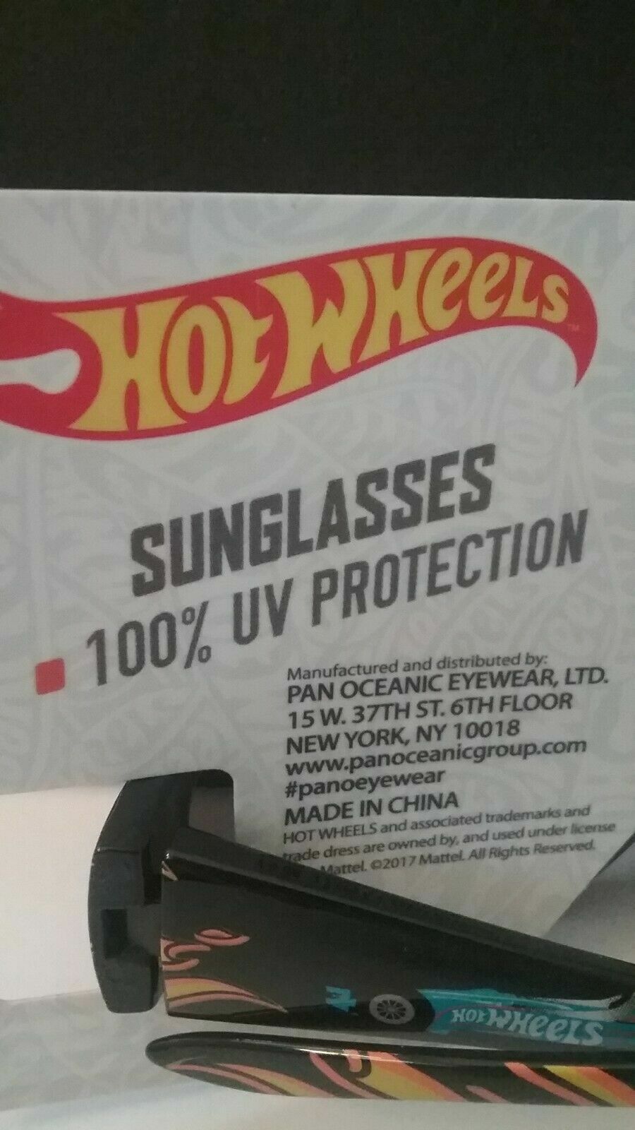 Hot Wheels Kids 3+ shatter resistant sunglasses. 100% UVA/UVB protection. FLAMES
