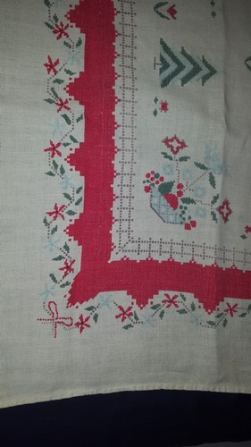 Vtg. Mid Century LINEN Tablecloth 46