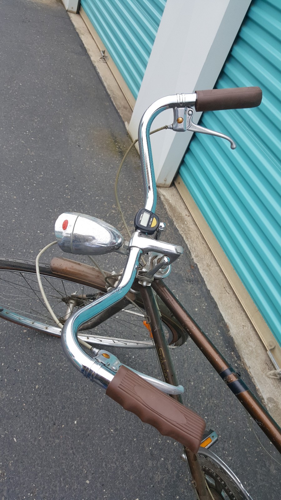 VINT. TOURING 1970's SCHWINN  SUBURBAN BIKE.10-SPEED,HELMET, GRIPS, ORIGINAL BRN