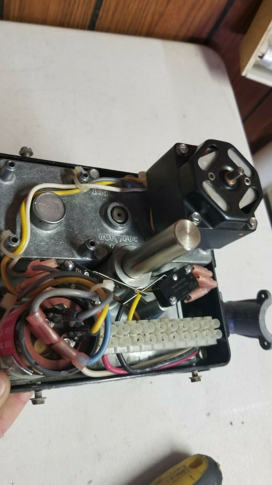 Wocester Controls Corp. Electric Actuator Series 75 Model 1075R