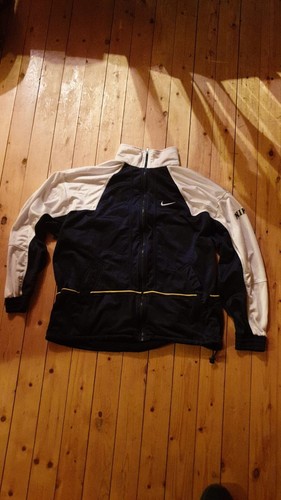 Nike Jacke Weiss Vergleich Test +++ Nike Jacke Weiss Angebote! Nike Roshe Run 64950581 Laufschuhe Herren Im Grau [64950581
