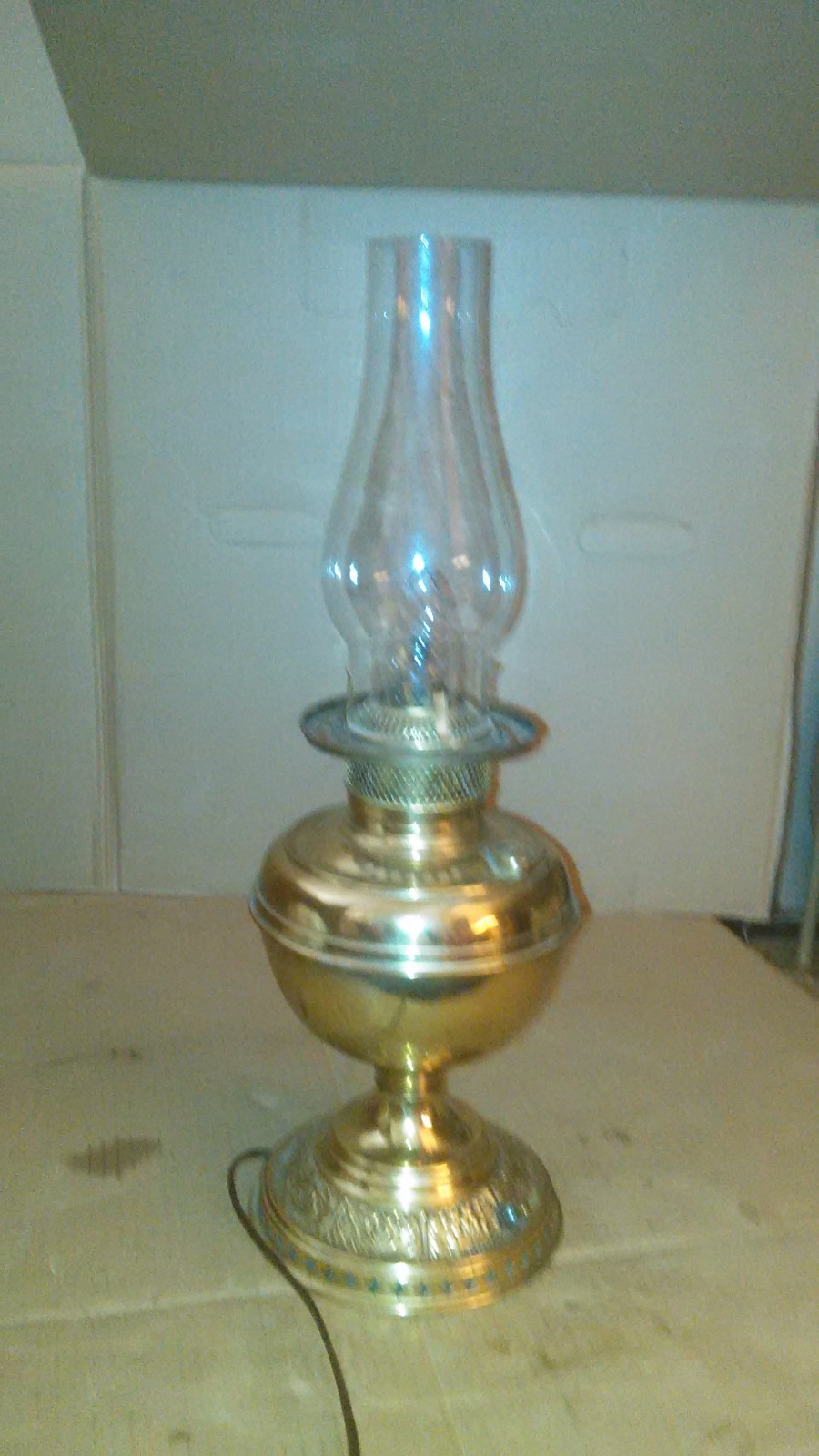 VINTAGE BANQUET OIL LAMP CONVERSION BRADLEY & HUBBARD BRASS BASE FLOWERED GLOBE