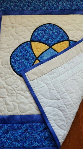 Celtic knot Hand quilted Wall Quilt Stained glass Quilt Hand Quilted