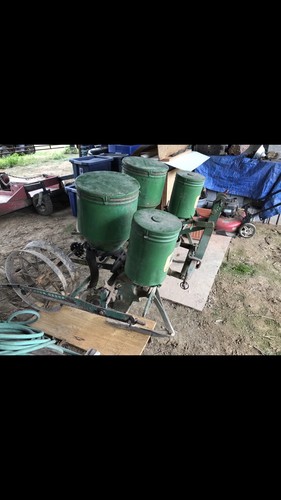 John Deere 2 Row Corn Planter with 10 sets of plates    Has Fertilizer Box’s!!!