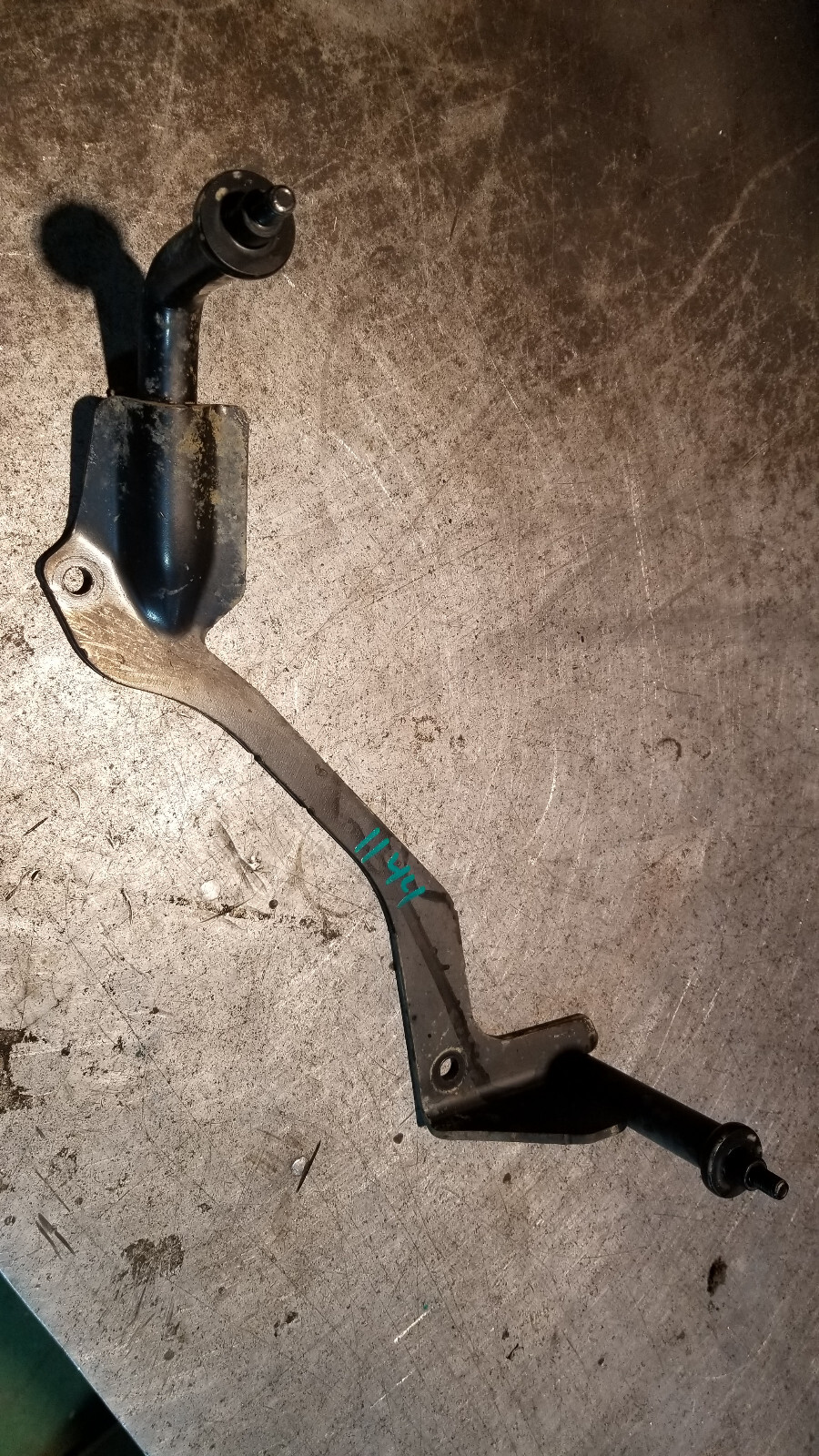 2013-2020 RAM 2500 3500 FAN GUARD SHROUD LOWER BRACKET OEM MOPAR 68160117AA - Picture 4 of 6