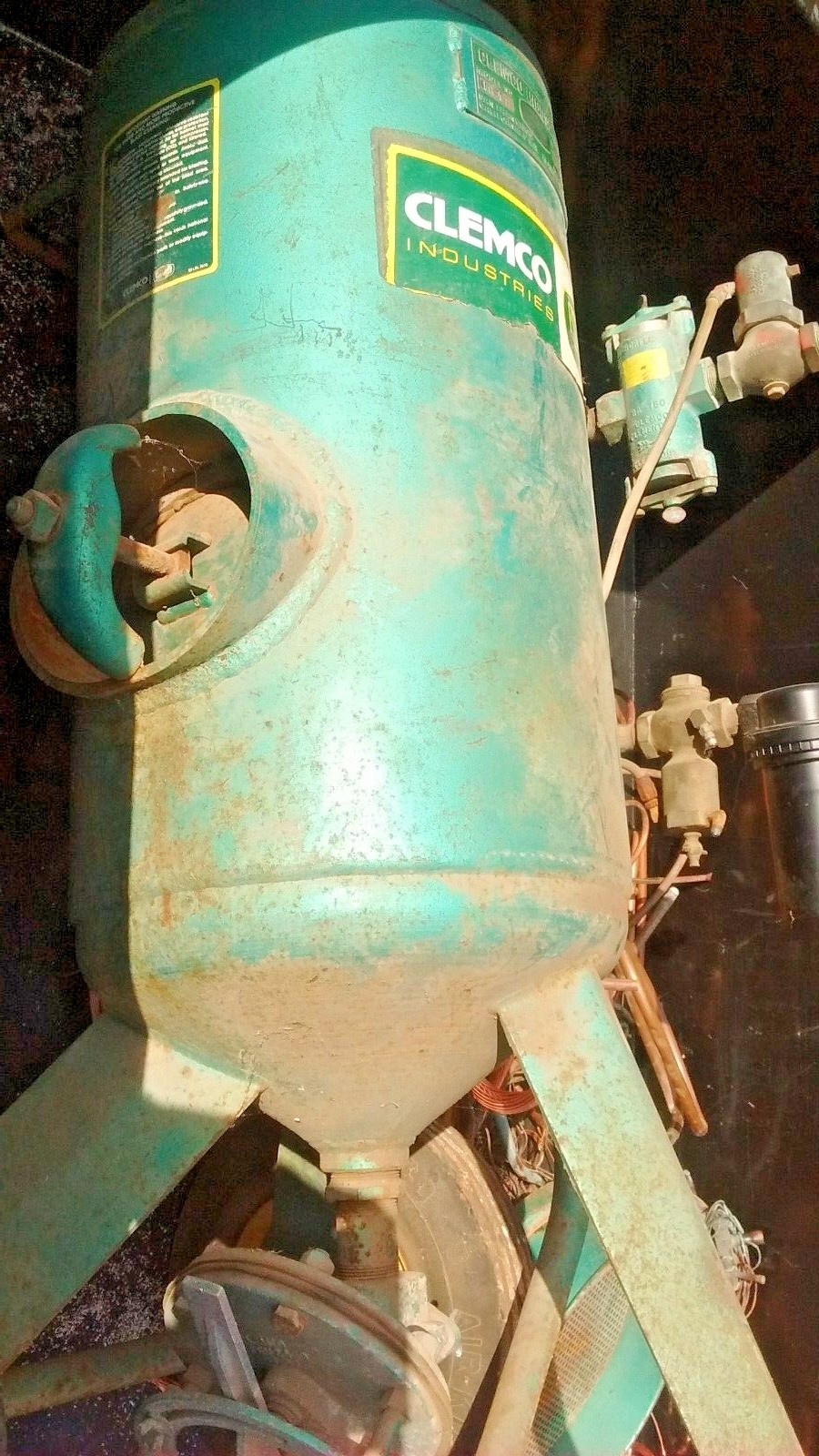 Clemco Industries Sandblasting - Abrasive Blast Equipment 300# - Sandblast