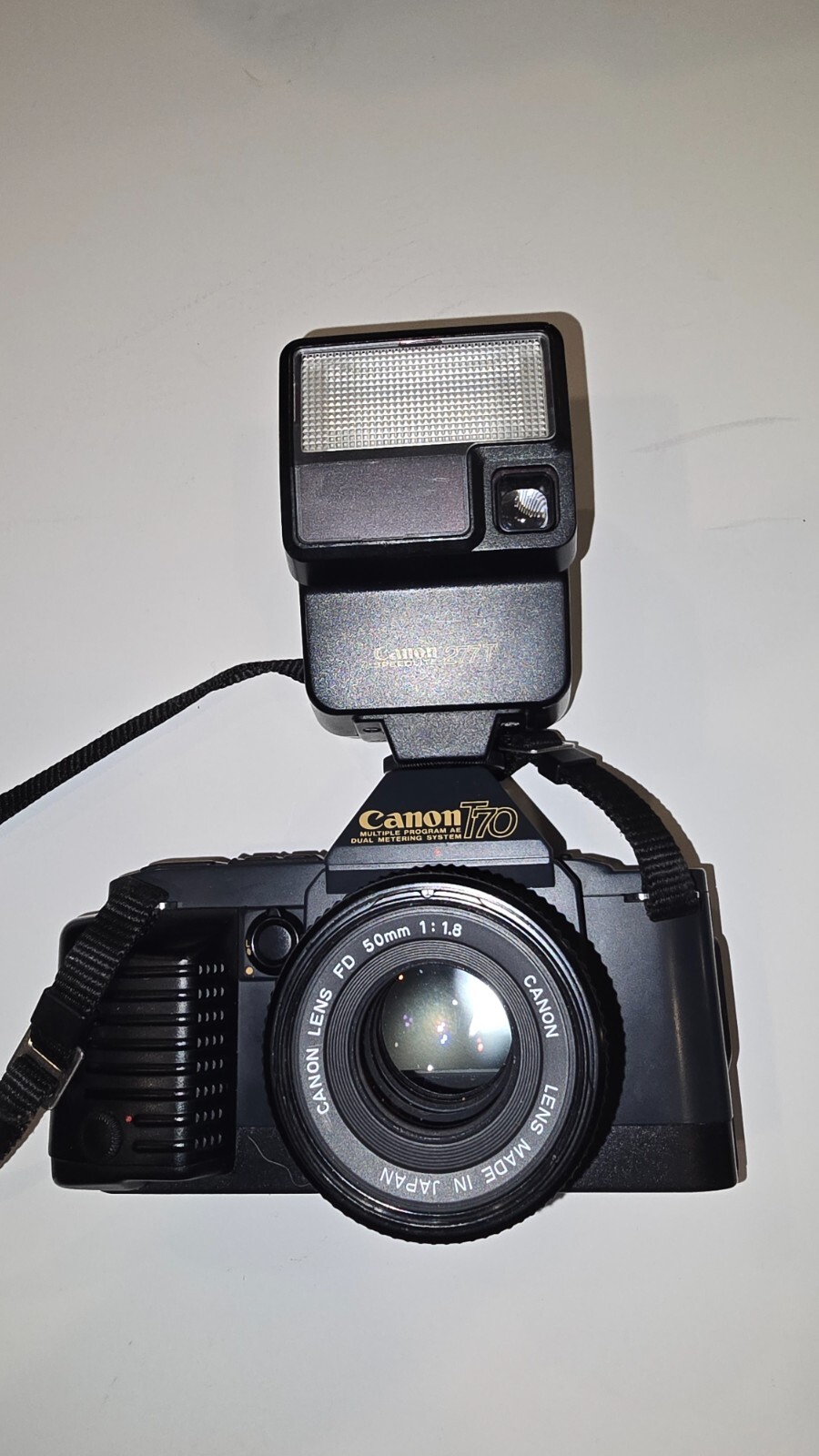 Canon T70　35-70mm／Speedlite 277T Canon T70 35mm Film Motorized SLR c/w NFD 35-70mm f/3.5-4.5