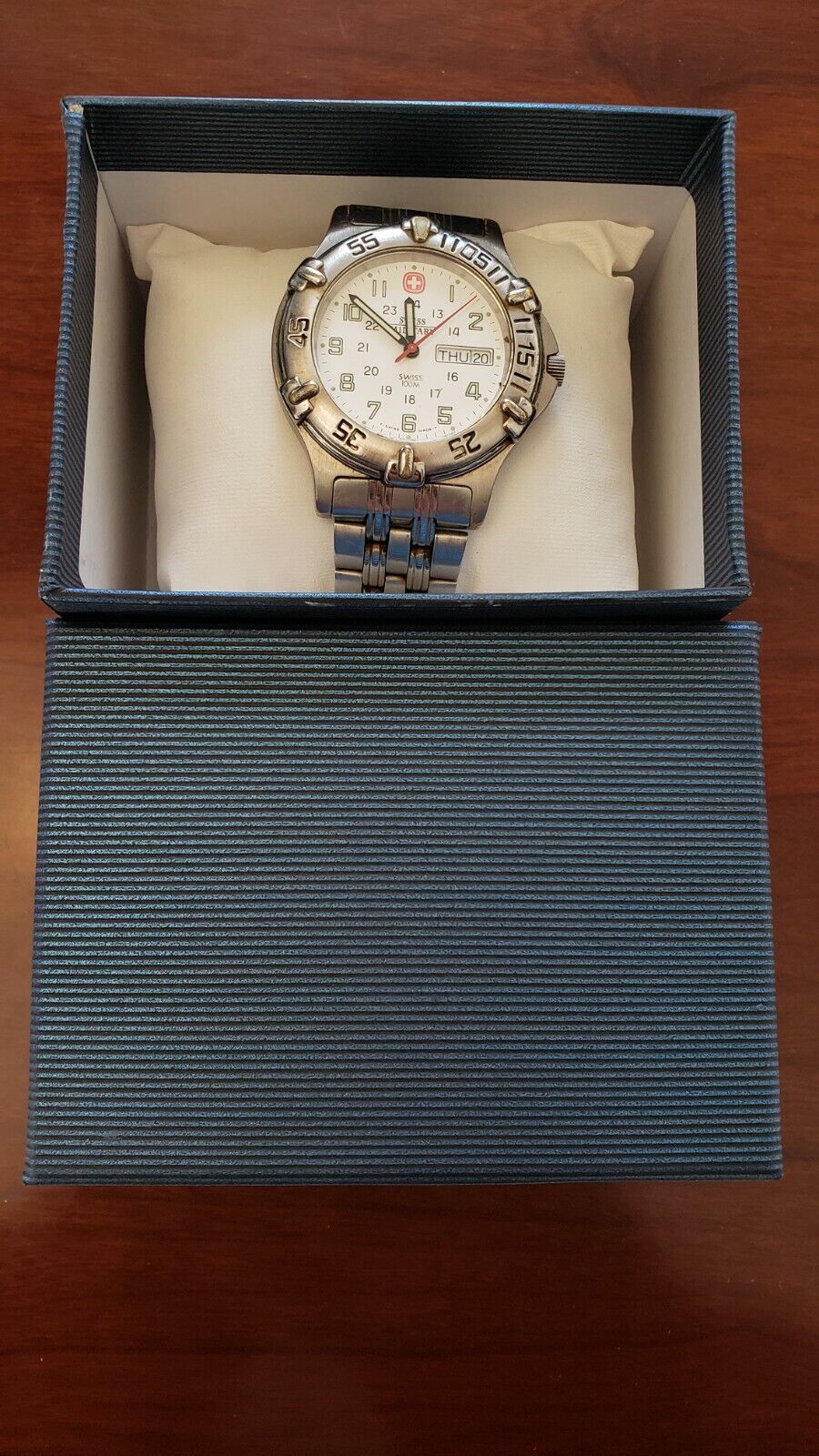 Swiss Military Wenger DateWatch 096.0685 Stainless Steel Swiss Military Wenger DateWatch 096.0685 Stainless Steel
