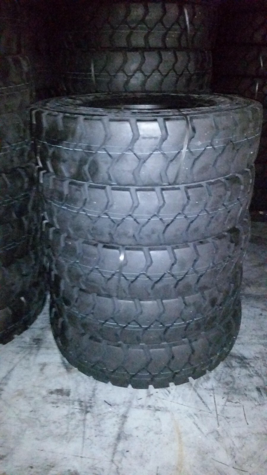 luxorX 1200-20, 1200x20 Zeemax Industrial Lug 28 ply Tire Tube and