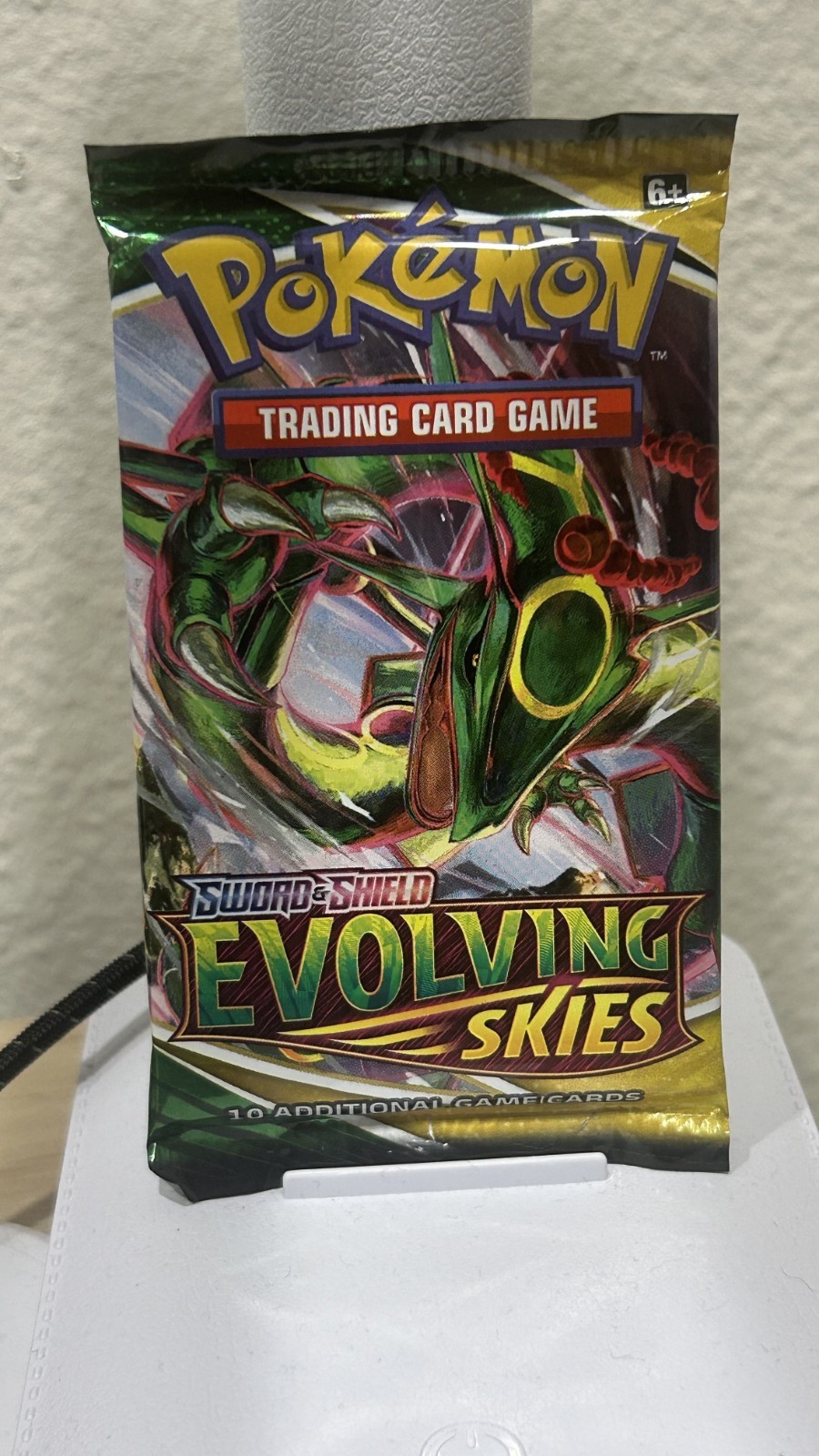 Pokemon TCG Sword and Shield Evolving Skies Booster Pack Sealed