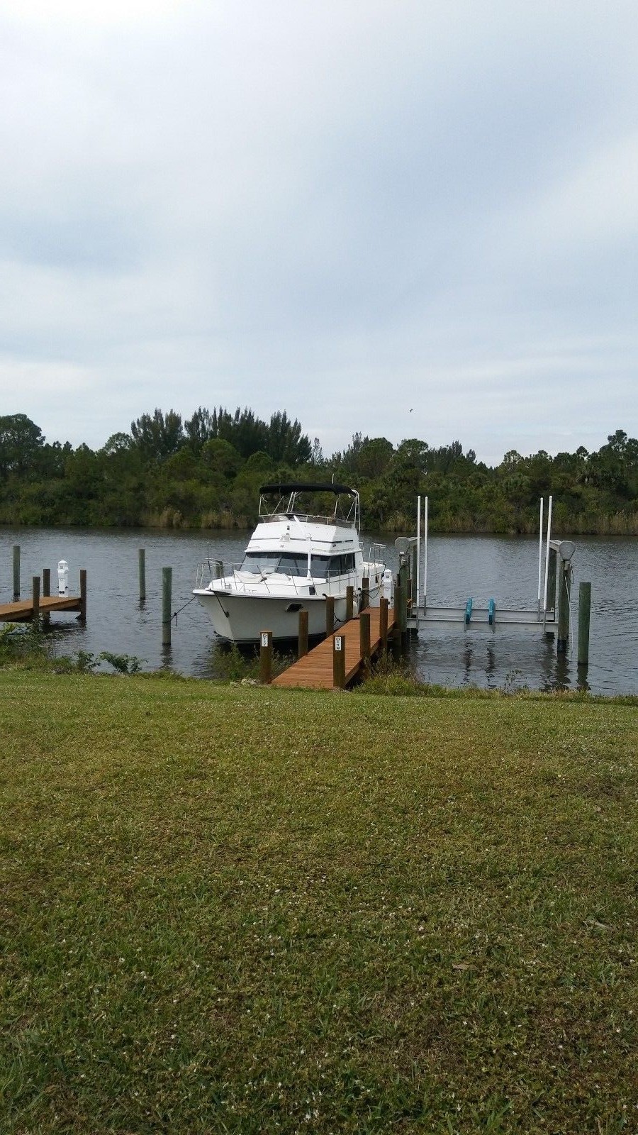 DIESEL 3607 CARVER TRAWLER