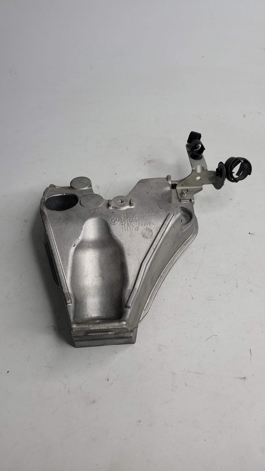 BMW M3 3.0L - LEFT Engine / Motor Mount Bracket 6789093