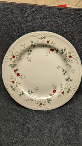 Of 2 Phaltzgraff "winterberry" Salad/dessert Plates 8 Inch