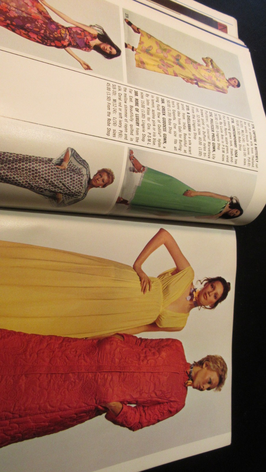 VINTAGE NEIMAN MARCUS CHRISTMAS CATALOG BOOK 1971 VERY GOOD CONDITION FROM STORE