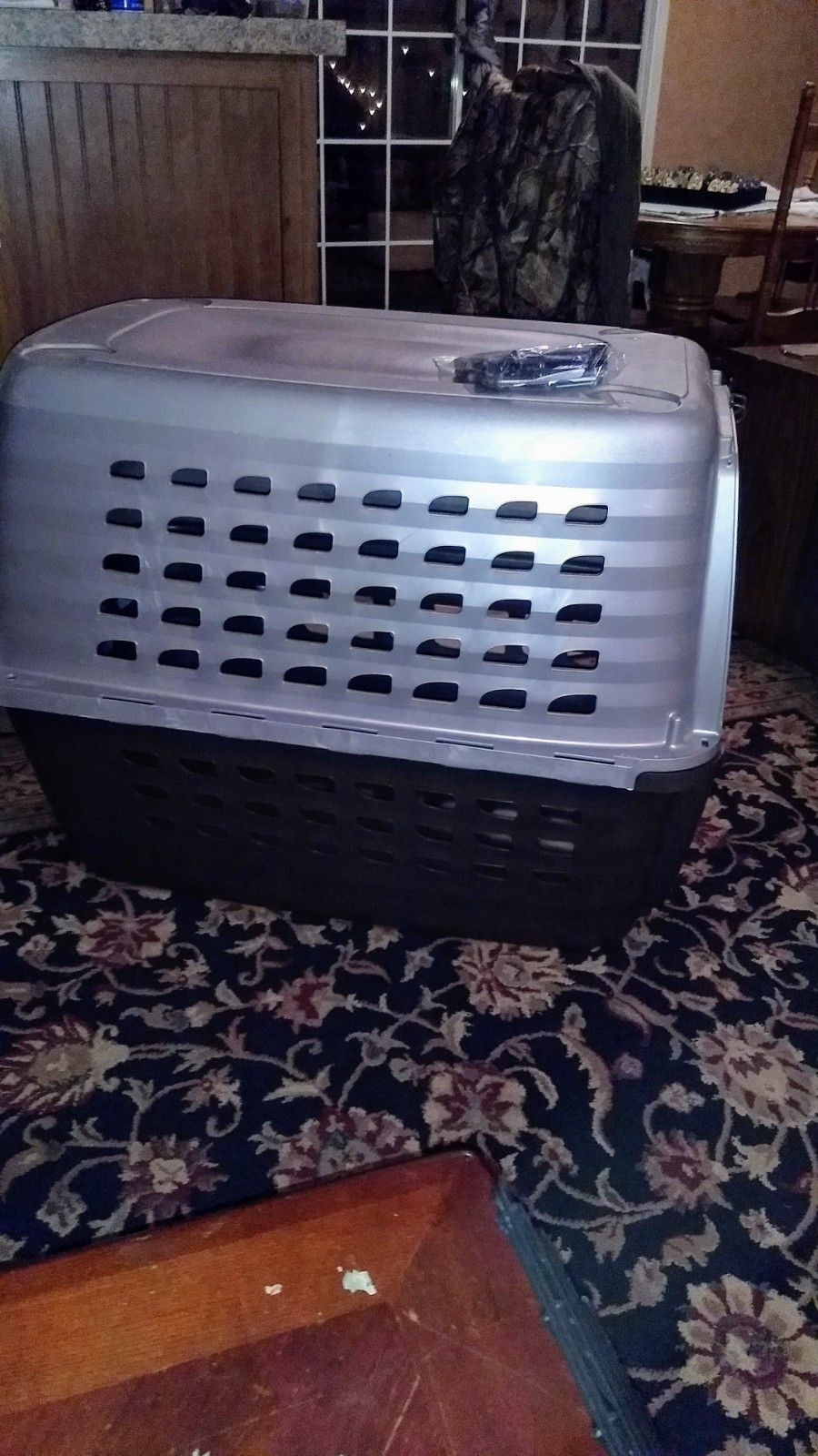 XLarge Petmate Navigator Kennel for Pets 70 to 90lb. Two toned color