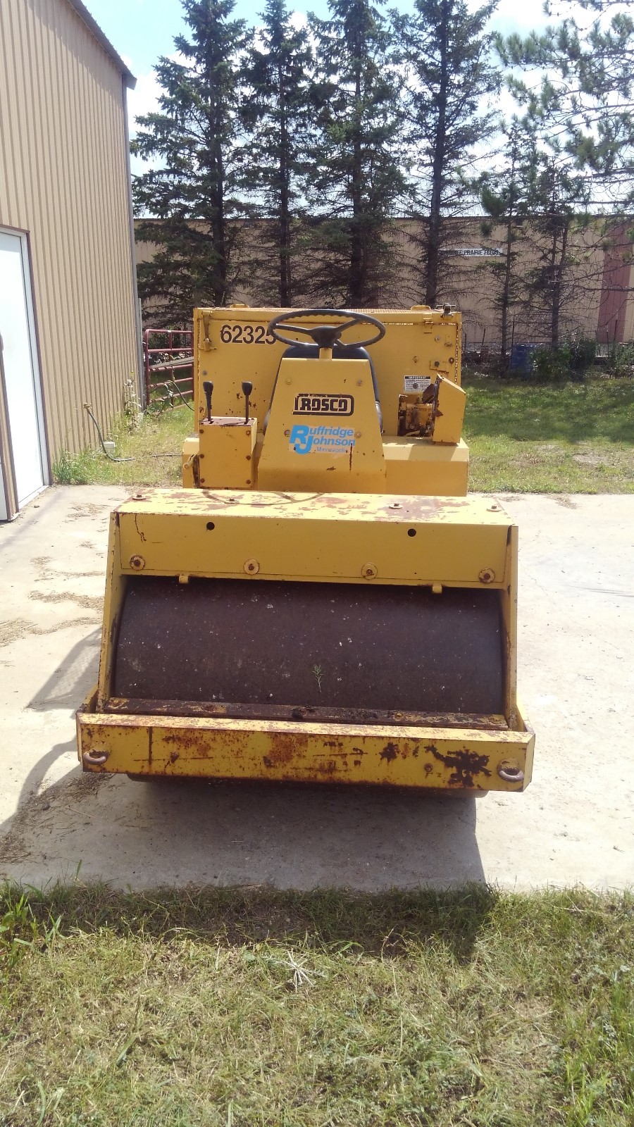Rosco vibratory compactor roller. Hydropac III with diesel motor, runs well