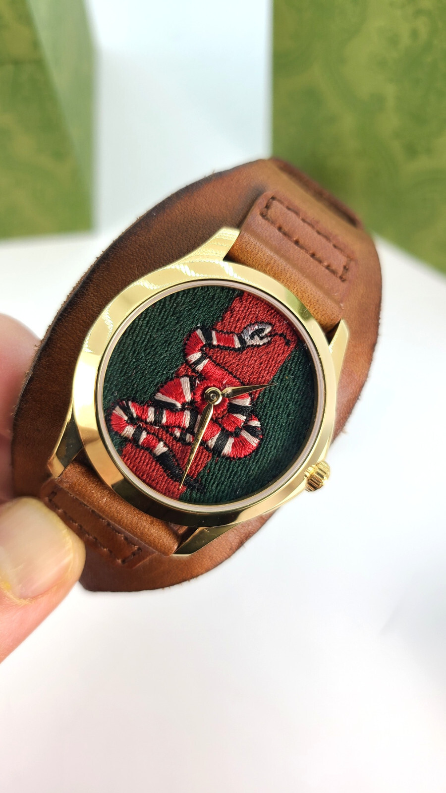 Pre-owned Gucci Le Marche Des Merveilles Green Red Dial Snake Leather Strap Unisex Watch