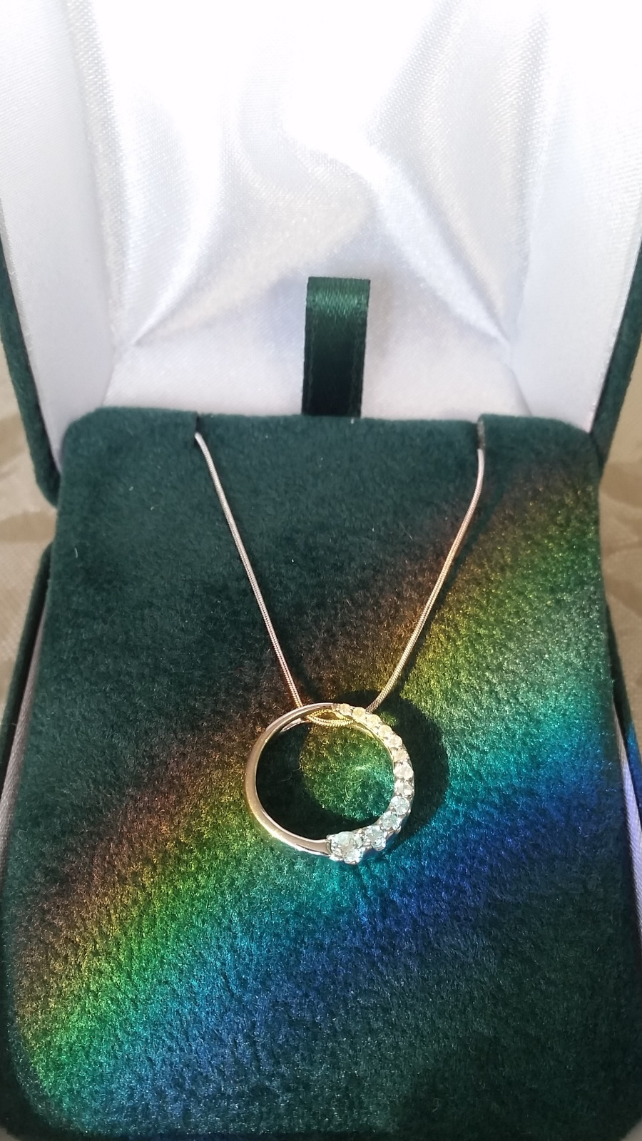 14K white gold .25CT diamond circle pendant on 20