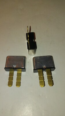 ONE NEW  Pollak T2, 027,  12V, 15A Circuit Breaker