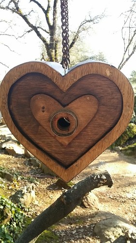 HANDMADE HEART SHAPED WOOD BIRDHOUSE, YARD