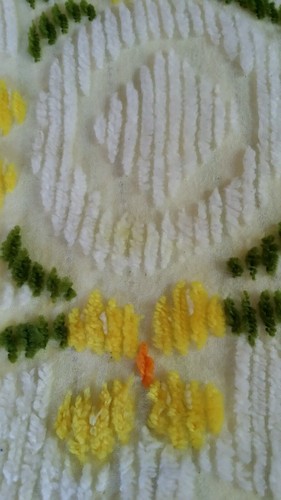 vTg White Yellow Flower Daisy Floral Chenille Bedspread Fringe Blanket