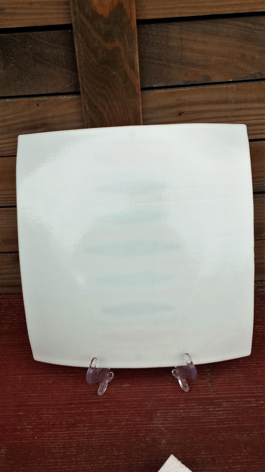 VTG COLLECTIBLE WHITE RETRO DECORATIVE PLATE VIBRANT COLORS!