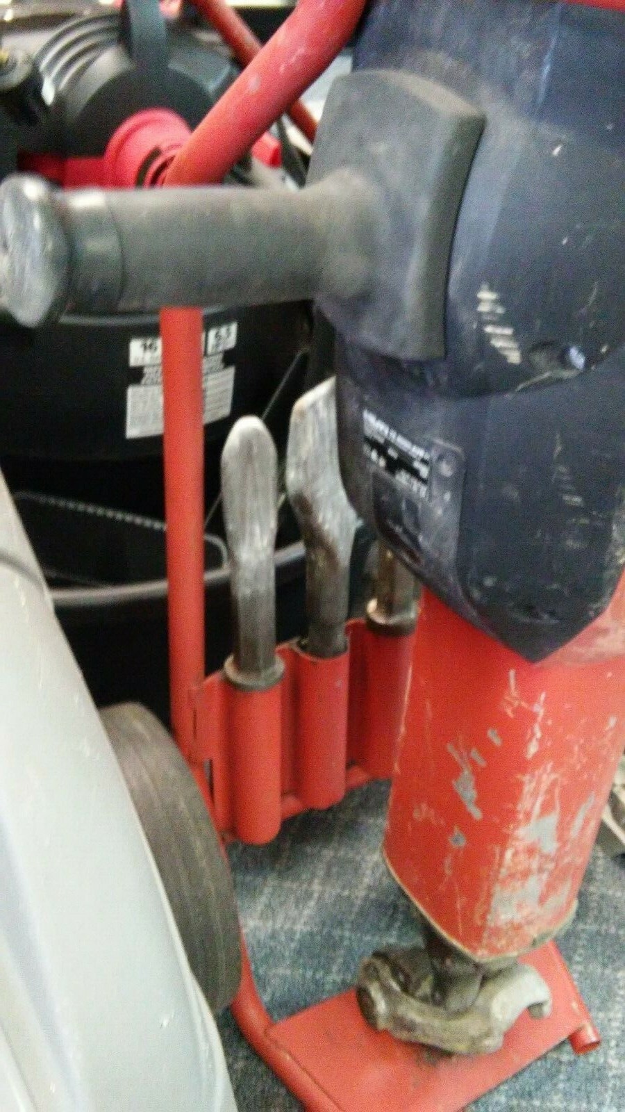 Hilti TE 3000-AVR Jack Hammer Demo Hammer 120v w/Cart & 4 bits