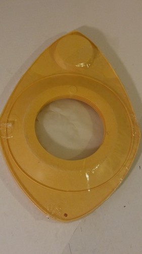Vintage SET OF 4 YELLOW WILPAK PLASTIC PAPER PLATE CUP HOLDER NIP 1970