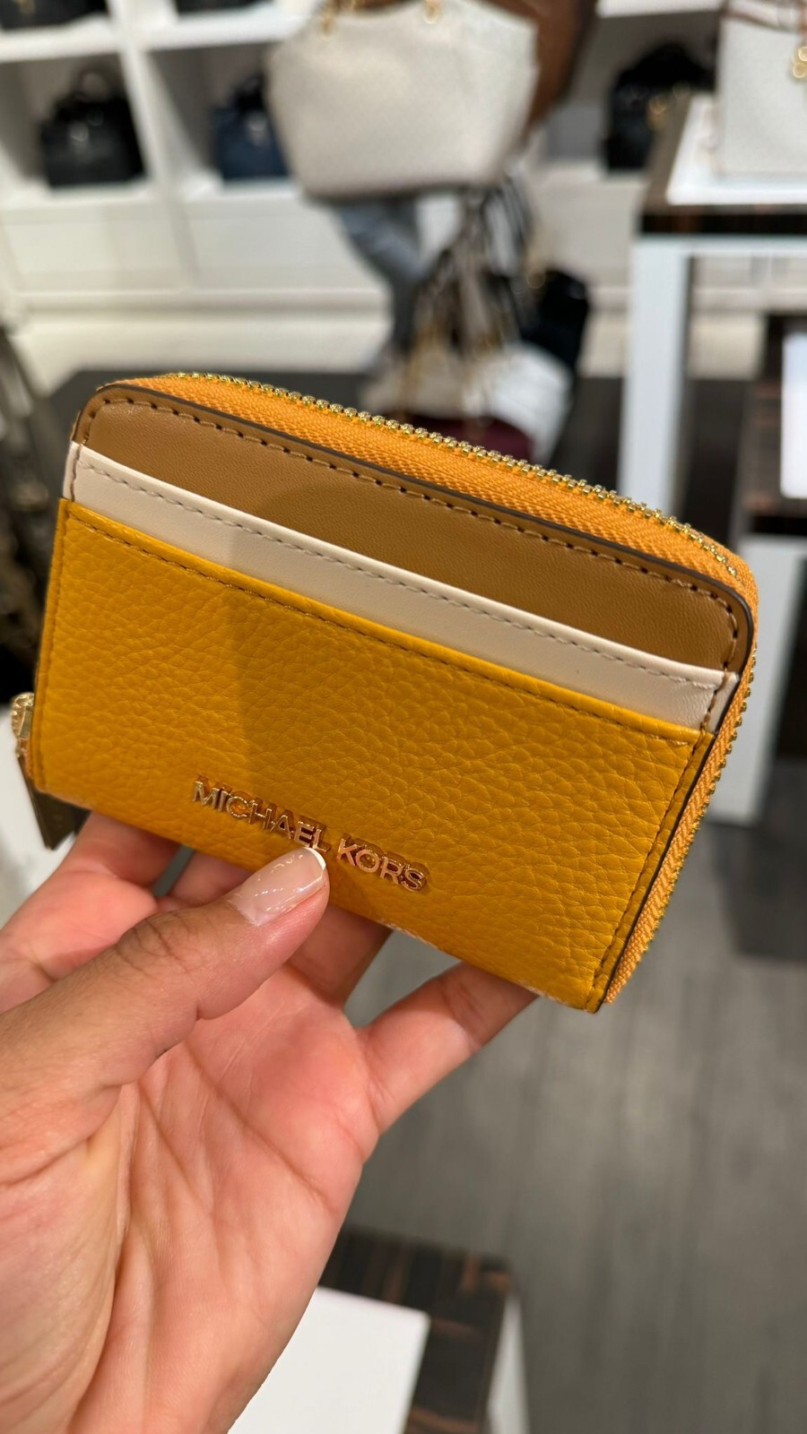Michael Kors Women Medium Zip Around Card Case Coin Pouch  display picture 1