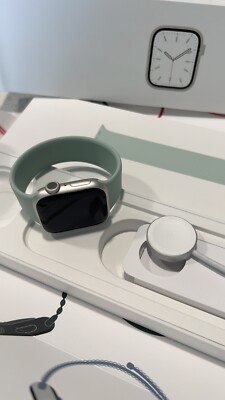 Apple Watch  SERIES 7 Starlight Aluminum Case