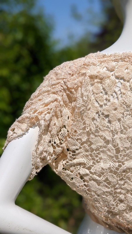BEAUTIFUL AND PRISTINE EDWARDIAN IVORY HAND CROCHET LACE BLOUSE