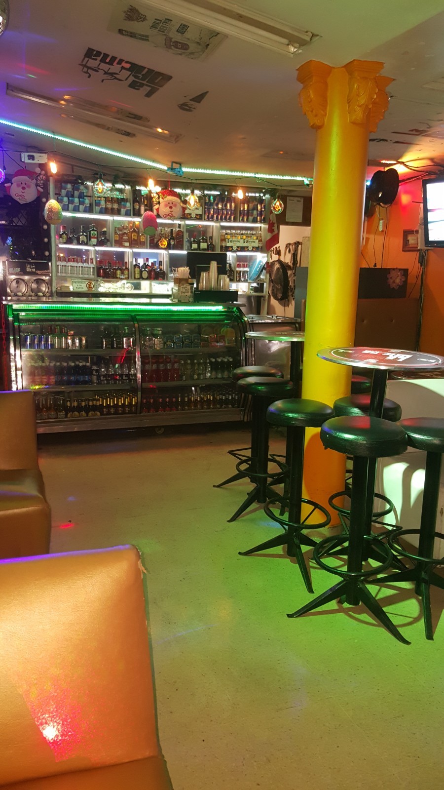 Calle 10 bar in Medellin, Colombia - turn key business